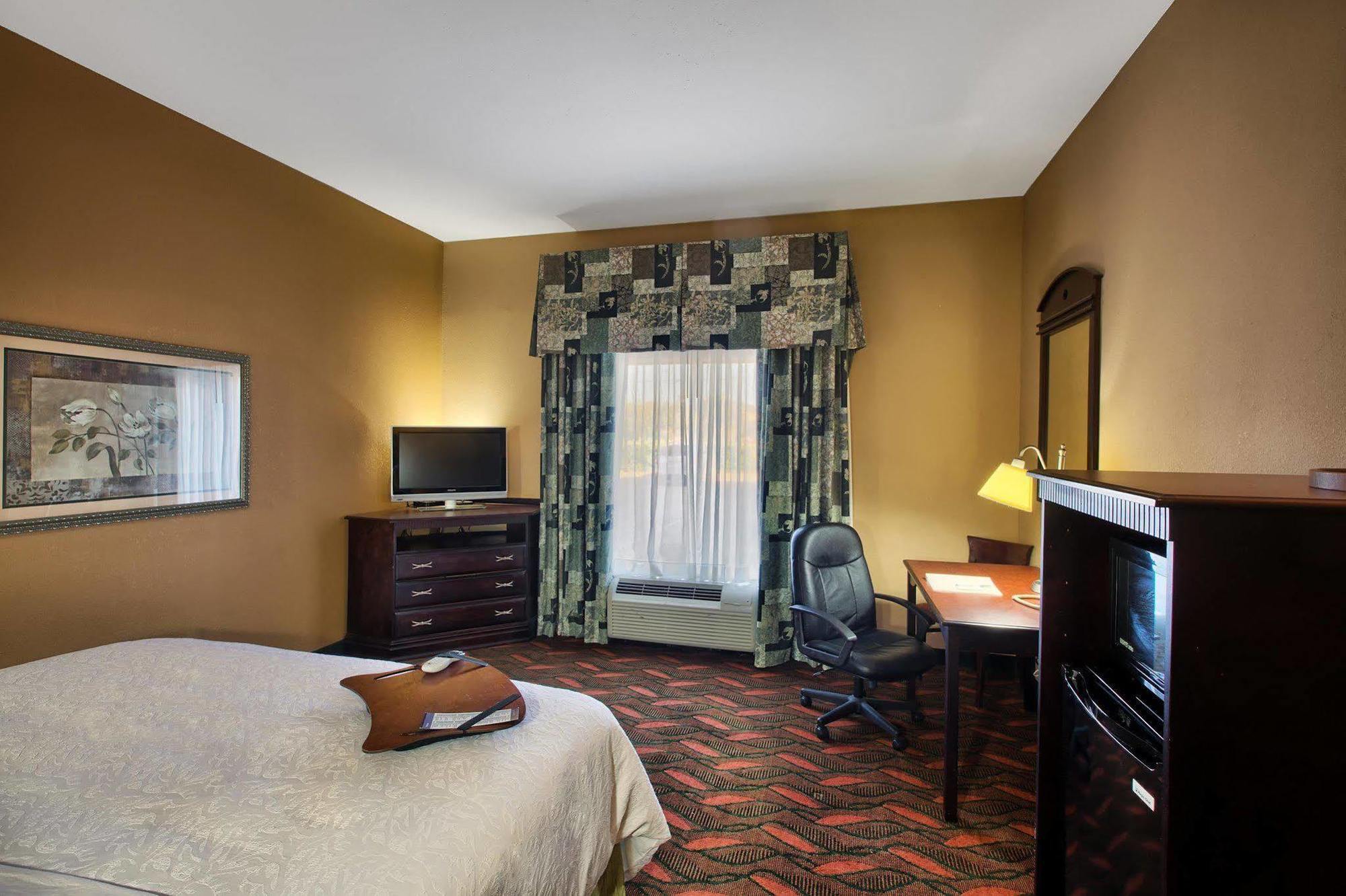Hampton Inn & Suites Houston Rosenberg Exterior photo